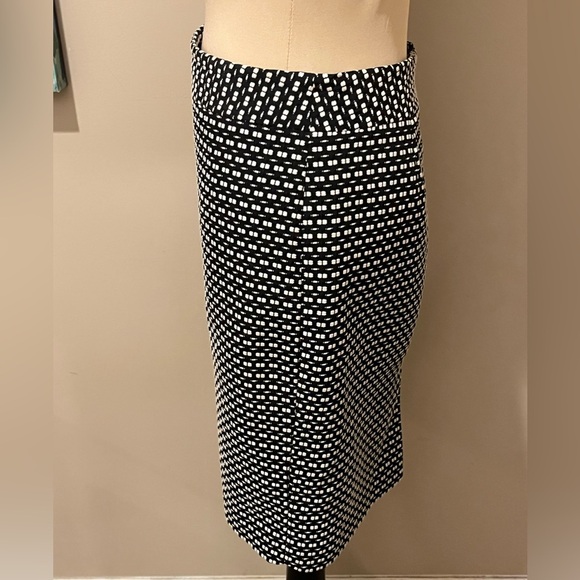 Ann Taylor Elegant Black and White Women's Pencil Skirt, size 4 - Picture 2 of 8